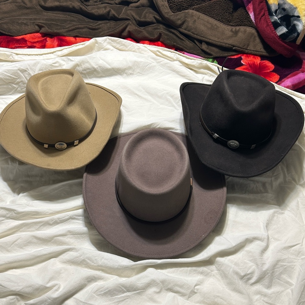 Classic Stetson Crushable 100% wool hat, new, never used. Beige/Tan (left hat)